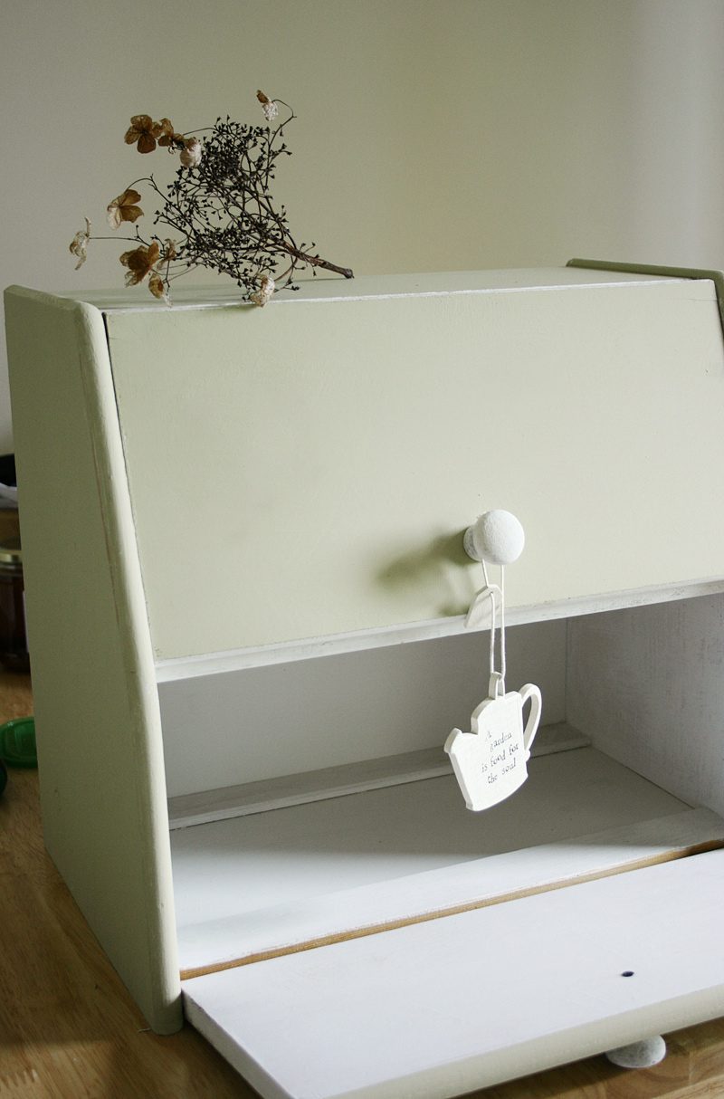 Wooden Bread Bin Makeover